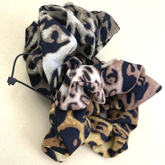 Noir Set of 3 Lepard Scrunchies - Picture 2 of 3